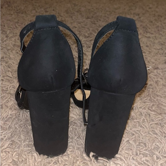 NWOT Liliana Black Faux Suede Block Heels Size 10 - Picture 3 of 3